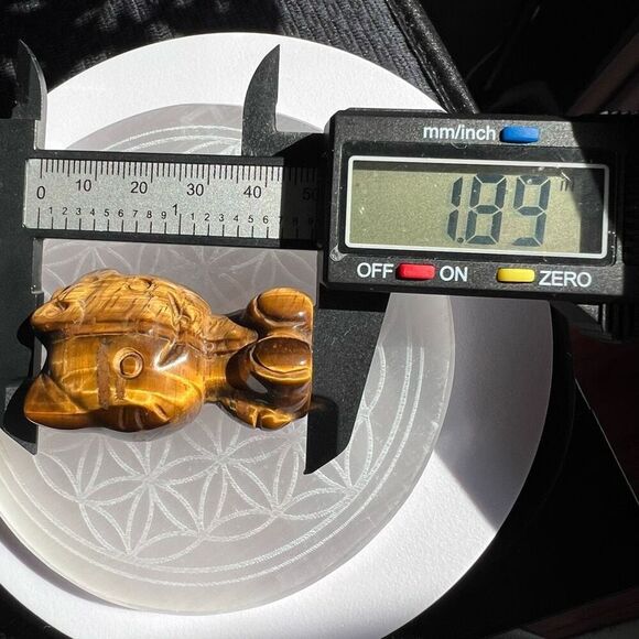 Hello Kitty Tiger Eye‎ Crystal Carving - Picture 9 of 13